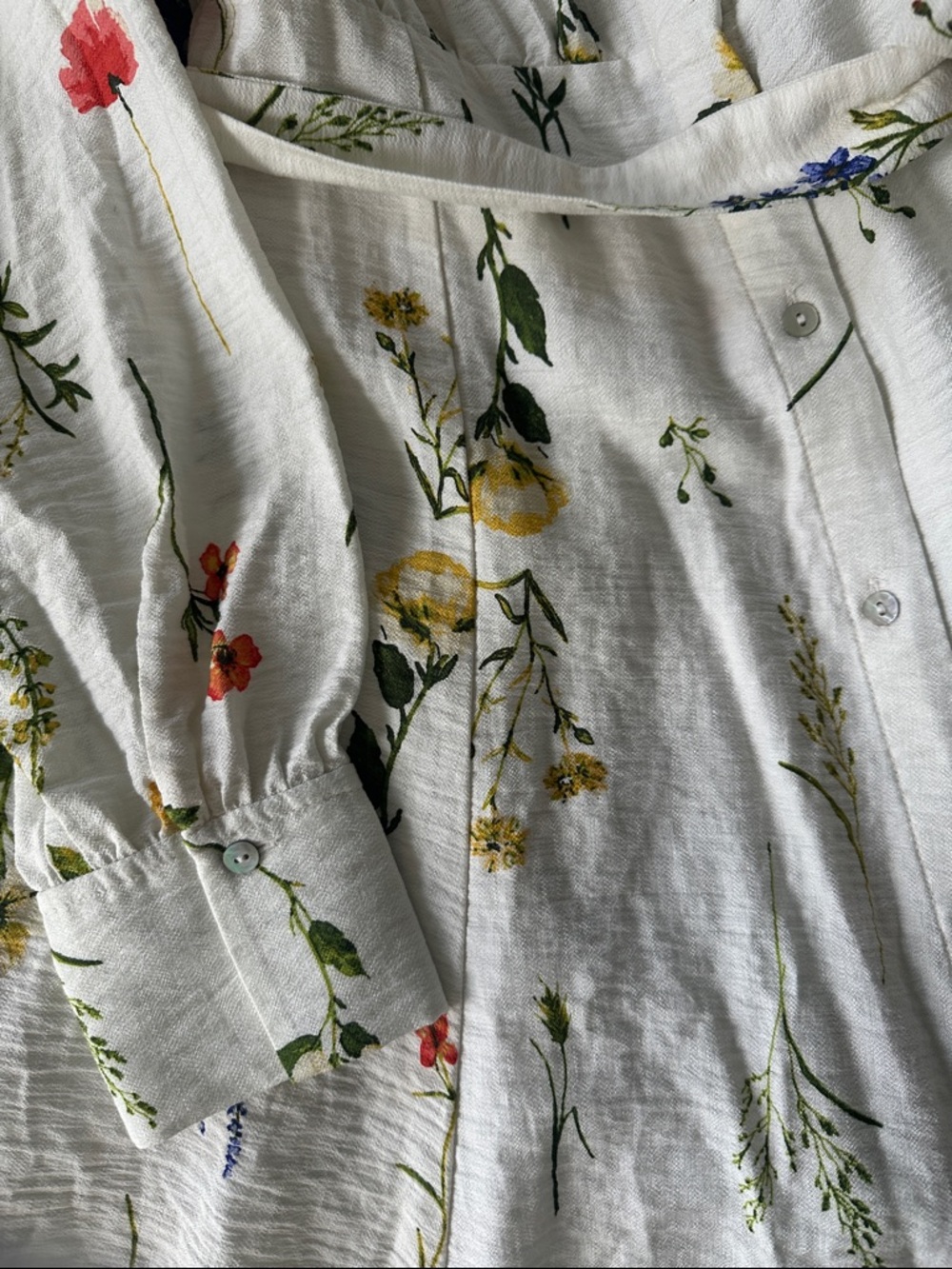 H&M Cream Floral Button-Front Shirtdress with Belt - Picture 4 of 4